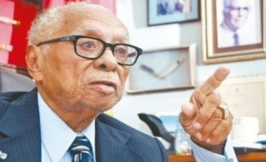 Elhunyt a WBO alapító elnöke