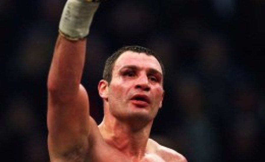 Klicsko adott egy pofont a szarnak