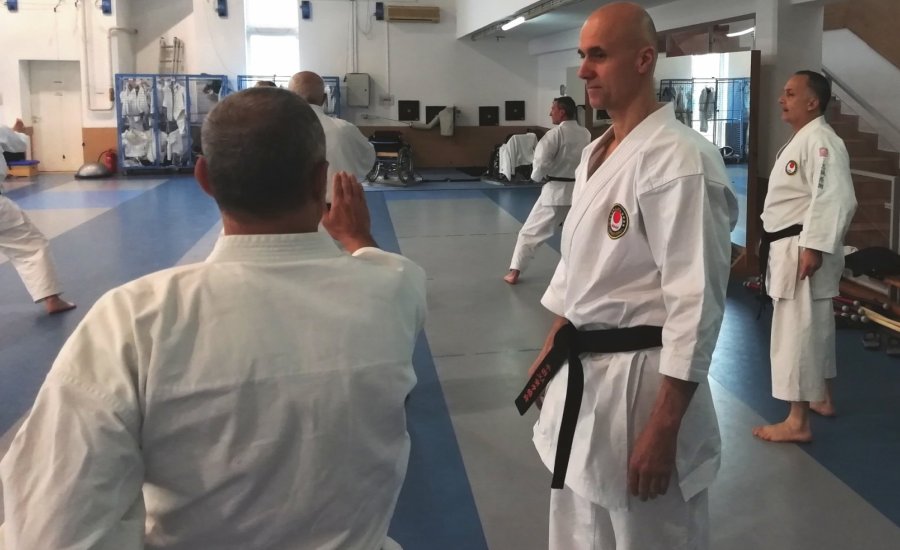 A karate az iskolákban