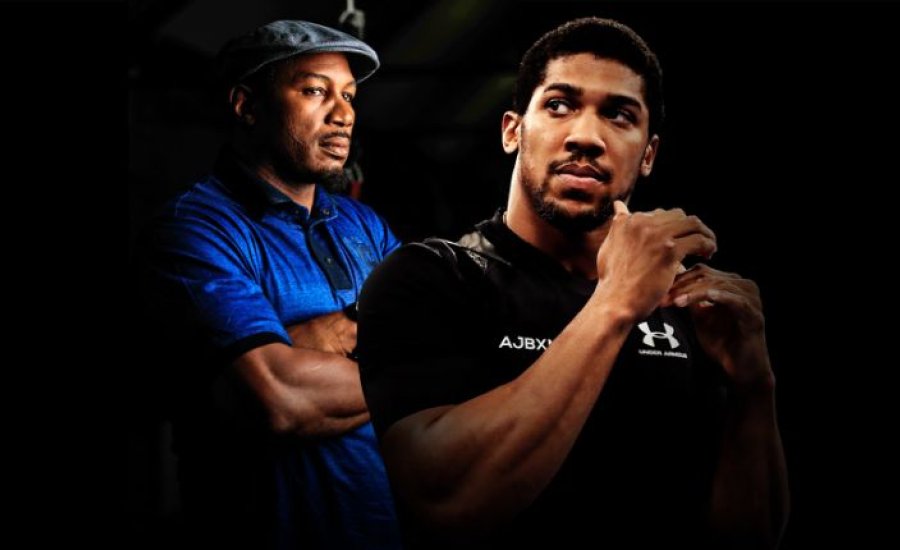 Joshua bohócnak nevezte Lennox Lewis-t