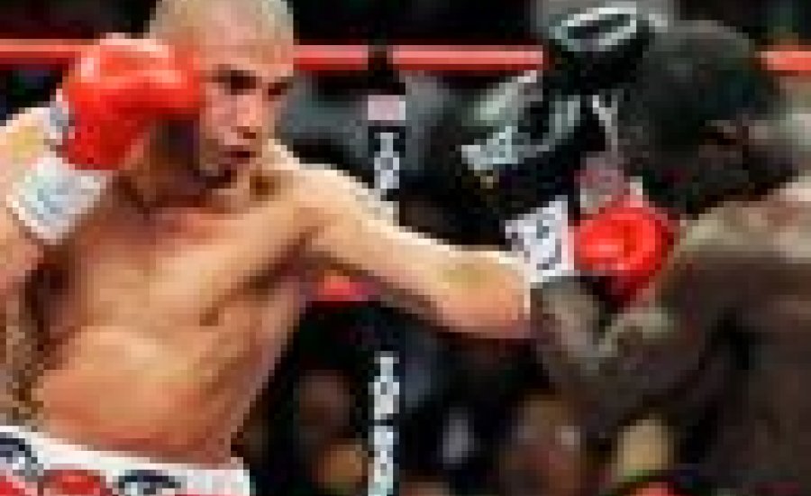 Clottey egyelőre nem kap visszavágót, mert Arum egy Pacquiao-Cotto meccsen dolgozik