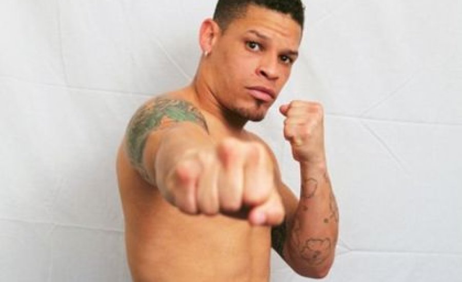 Világbajnoki címre hajt a meleg bokszoló