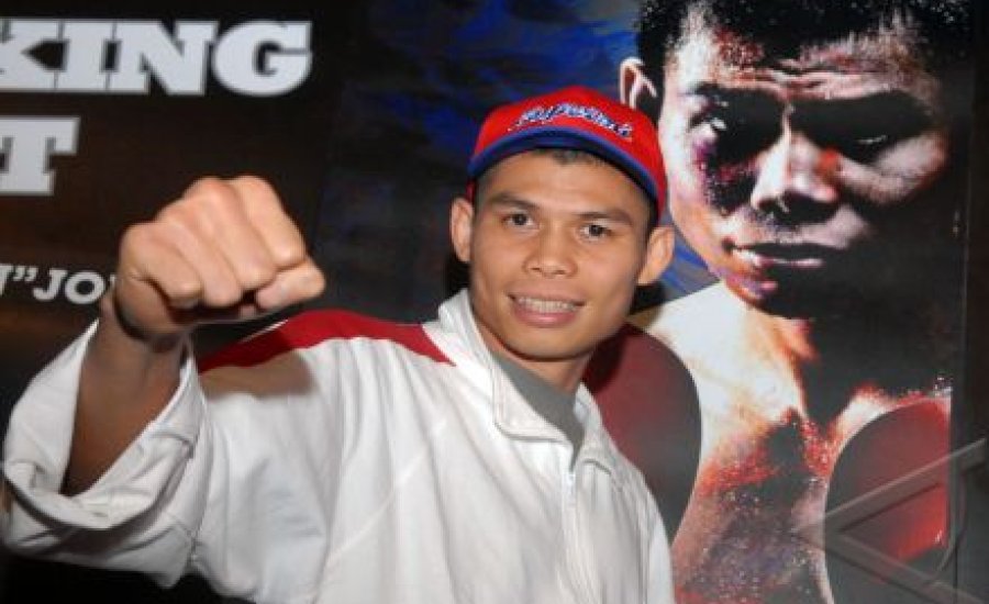 Chris John visszavonult