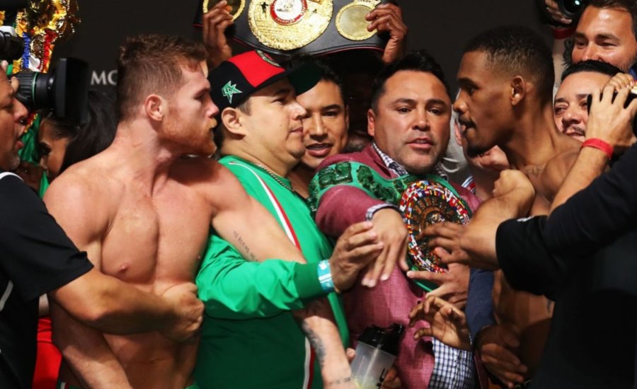 Canelo és Jacobs már a mérlegelésen egymásnak feszült