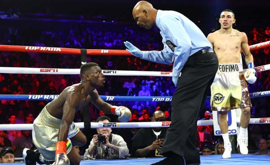 Új világbajnok könnyűsúlyban