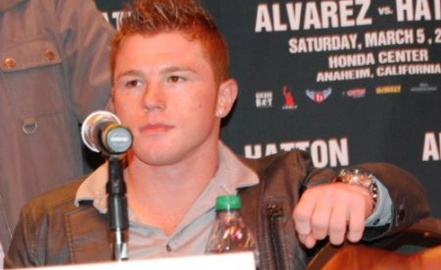 Canelo lerázta Larát