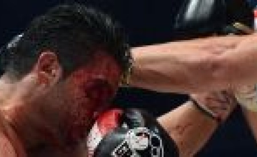 Hatalmas KO: Charr-Briedis (video)