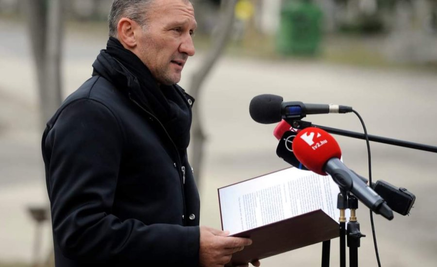 Megemlékezést tartottak a 95 éve született Papp László síremlékénél