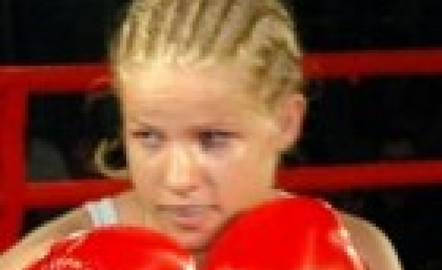 Szebelédi Renáta az IBF vb-övért küzd