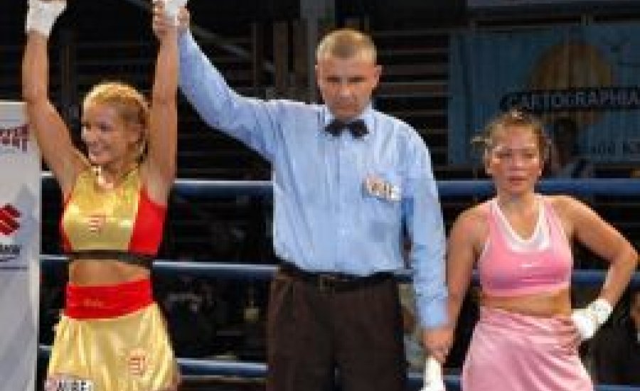 Belinszky Krisztina iskolaboksszal nyerte 6. vb-övét