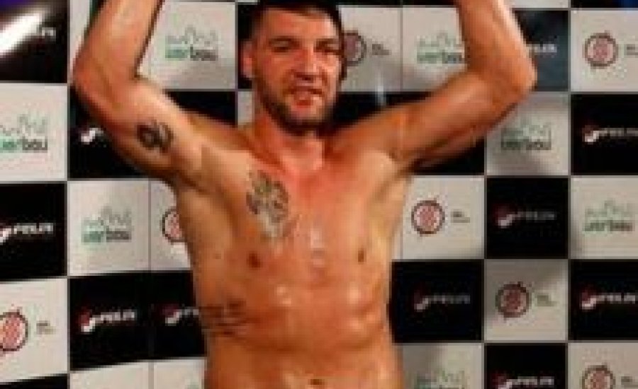 Darmos ismét a közönségnek bokszolna