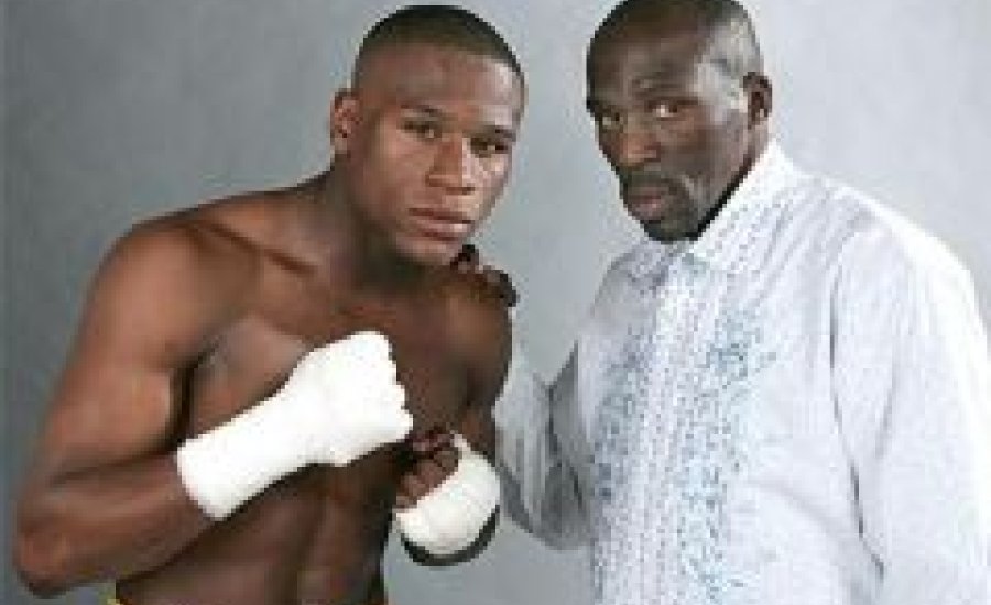 Bajban a „Csinifiú”, edzője ismét lakat alatt