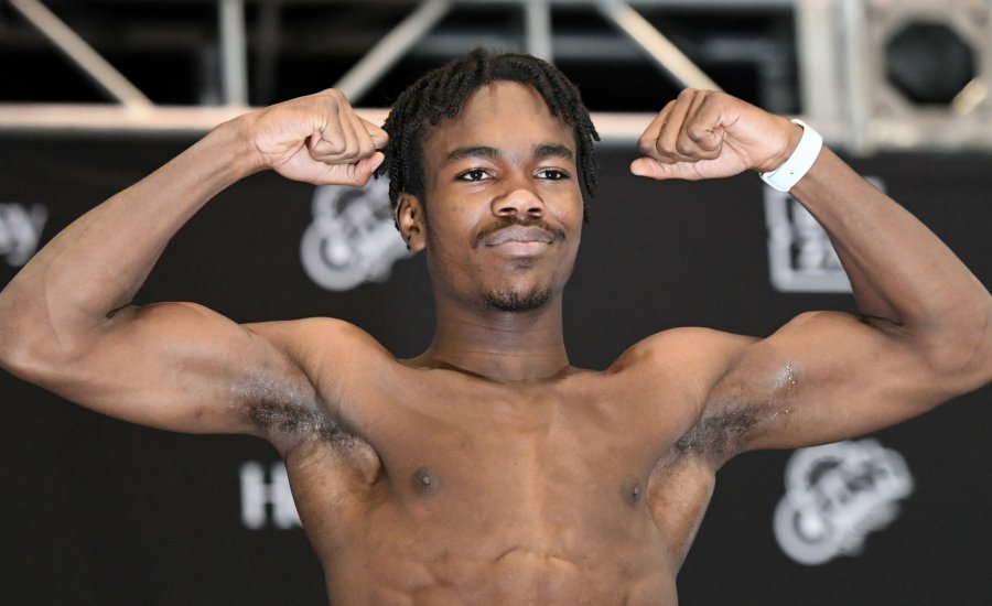 Evan Holyfield is képernyőre kerül vasárnap hajnalban