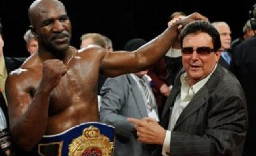 Holyfield 47 évesen a WBF bajnoka lett