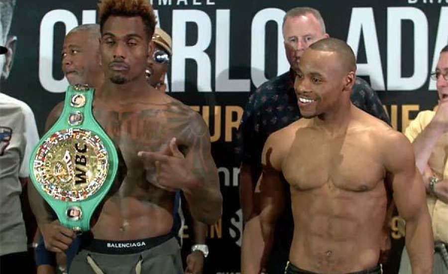 Charlo és Adams mérlegelt