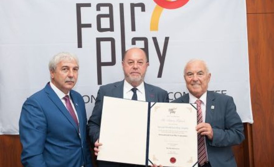 Karatés sportvezetőnek adott Fair Play-díjat Kamuti Jenő