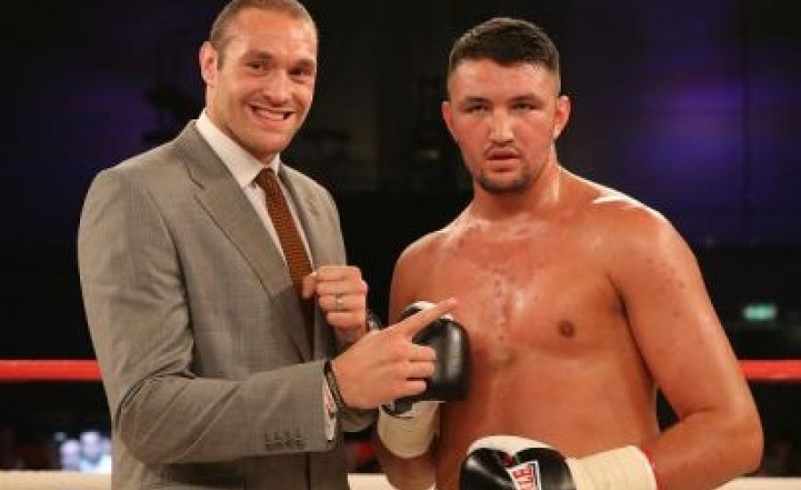 Ustinovval bokszol Hughie Fury?