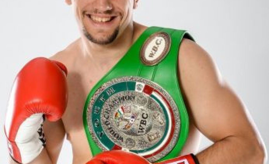 Nemesapáti Anthony Dirrell ellen küzd