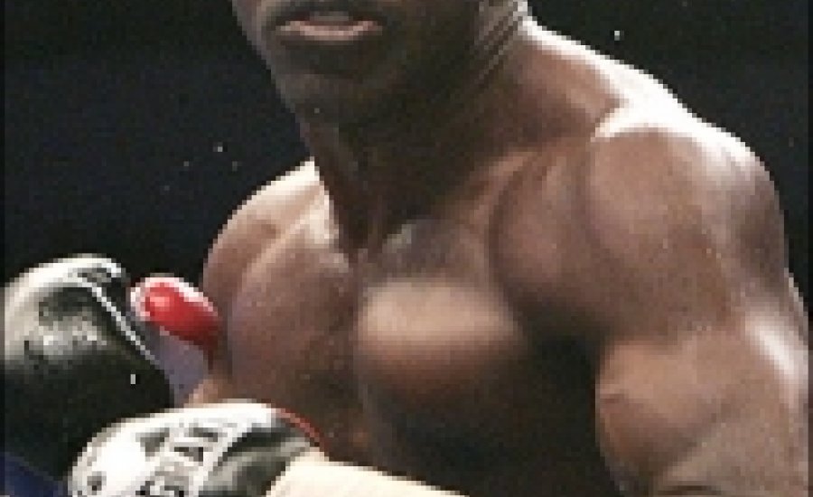 Holyfield március helyett májusban bokszol Nielsennel