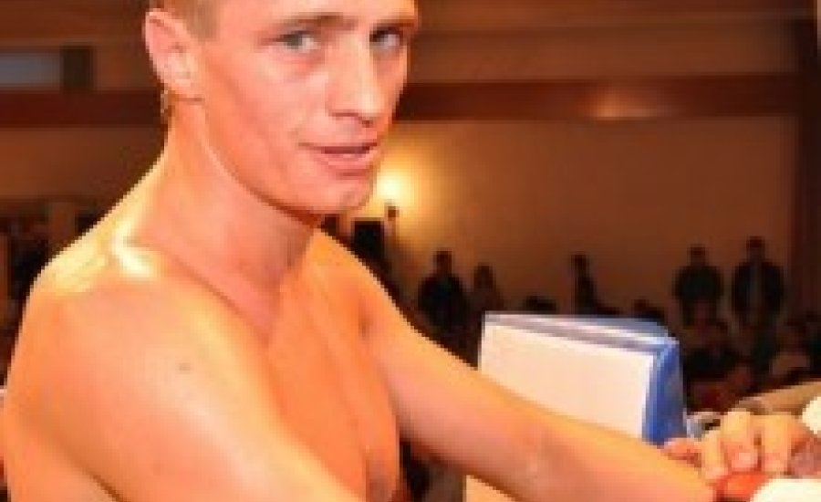 Tóth László kiütéssel nyerte 10. profi meccsét