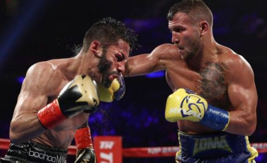 Lomacsenko újabb súlyban szerzett vb-övet