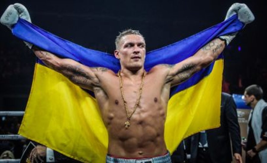 Usyk megsérült, csúszik a döntő
