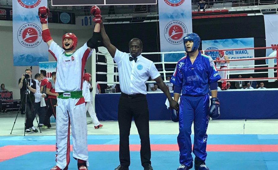 Sportdiplomáciai távlatok a fiatal kick-box világbajnok előtt