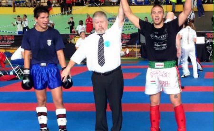 Kick-box Eb: Harmincketten a döntőben