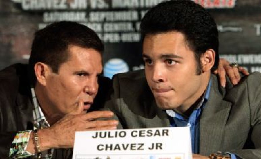 Apja veszi kezelésbe Chavez Jr-t?