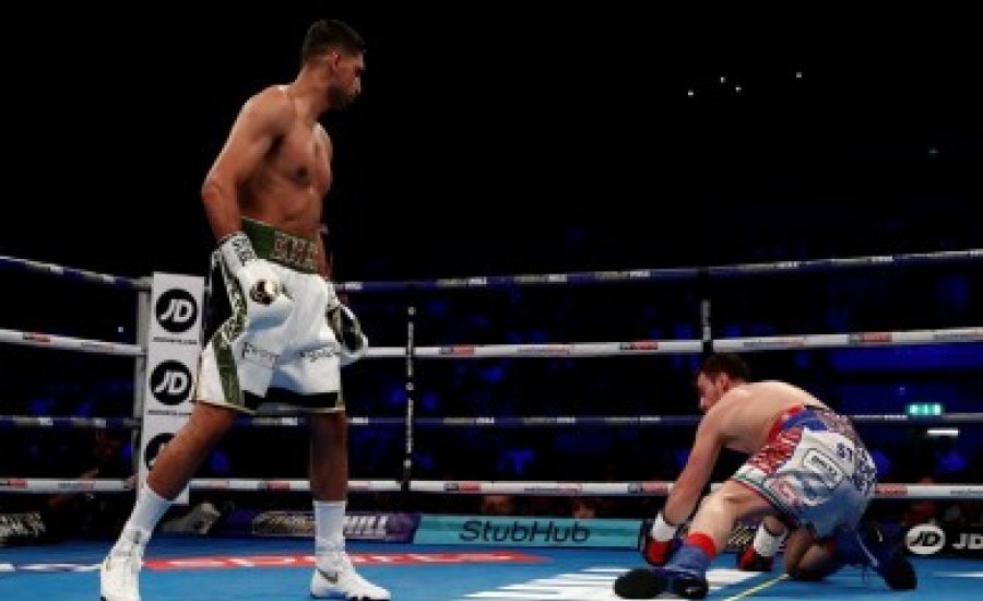 Villámgyőzelemmel tért vissza Khan