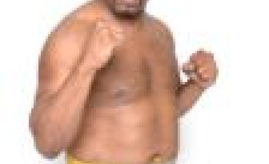 A 48 éves Ray Mercer ismét „Könyörtelen” volt