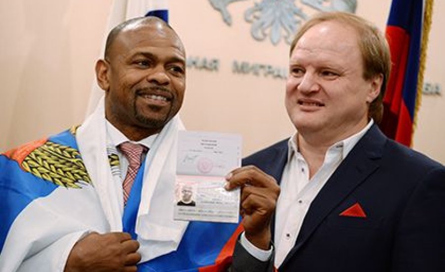 Roy Jones Jr. anyagi gondjairól beszélt promótere