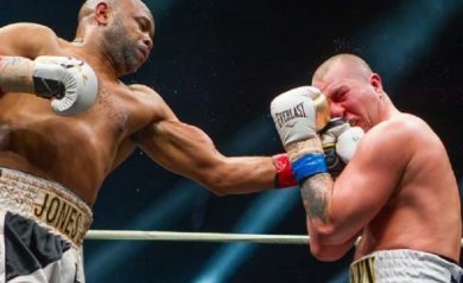 Győzött és visszavonult Roy Jones Jr
