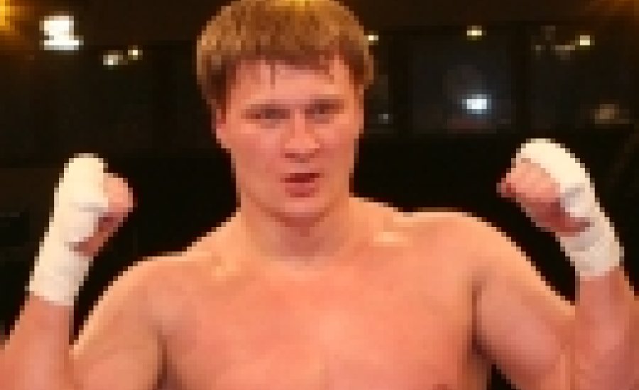 Povetkin törött kézzel is simán nyert