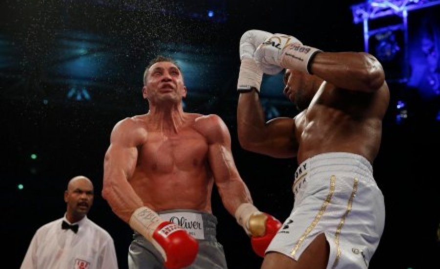 Nagyszerű Klicskót ütött ki Anthony Joshua