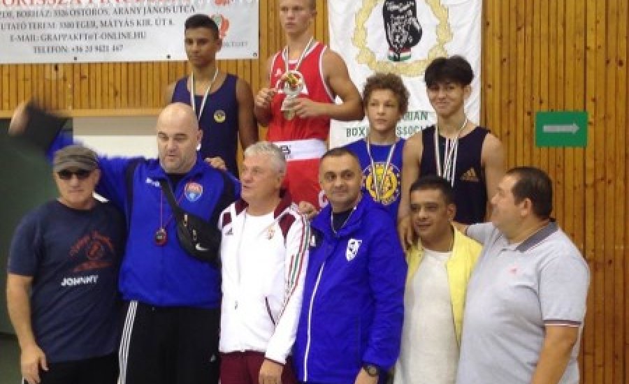 Kopogtatnak a serdülők